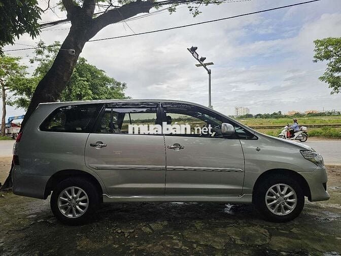 Toyota Innova 2.0E MT 2013 Số sàn Bạc 14 vạn