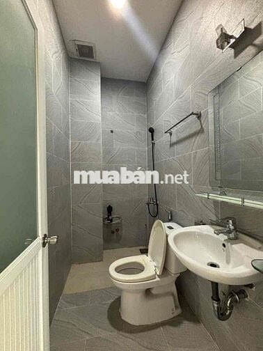 Nhà 3 tầng + sân vườn hẻm xe hơi đường Hiệp Bình