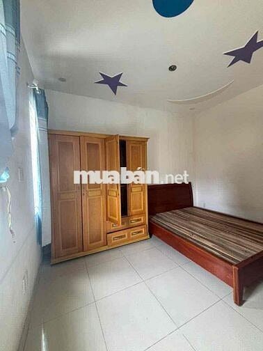 Nhà 3 tầng + sân vườn hẻm xe hơi đường Hiệp Bình