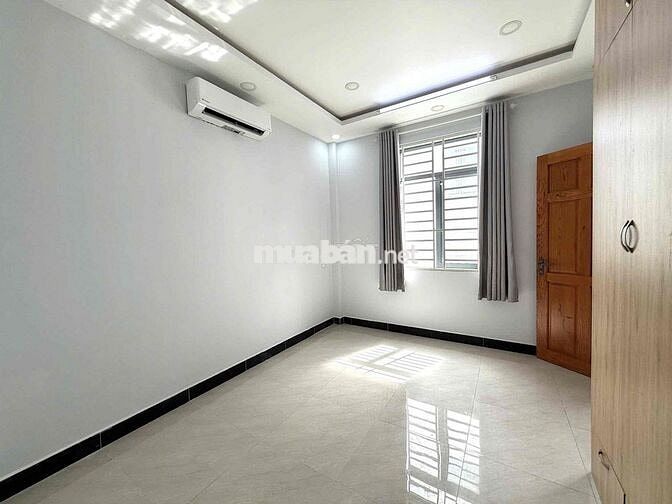 PHÒNG STUDIO BAN CÔNG-CỬA SỔ GIÁ RẺ GÒ VẤP