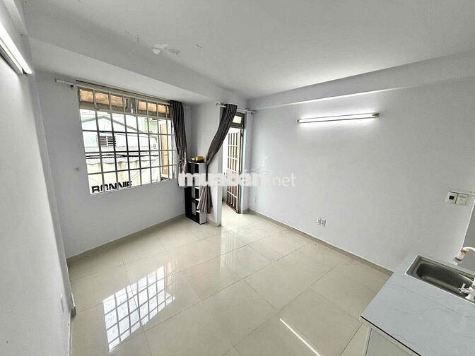 PHÒNG STUDIO BAN CÔNG-CỬA SỔ GIÁ RẺ GÒ VẤP