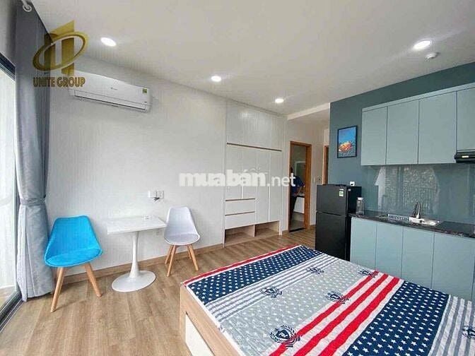 Cho thuê căn hộ tone gỗ ban công lớn gần ngã 6 lý thái tổ ngay Quận 10