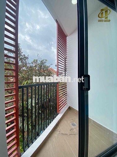 Cho thuê căn hộ tone gỗ ban công lớn gần ngã 6 lý thái tổ ngay Quận 10