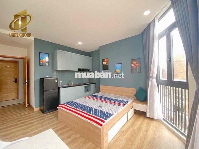 Cho thuê căn hộ tone gỗ ban công lớn gần ngã 6 lý thái tổ ngay Quận 10