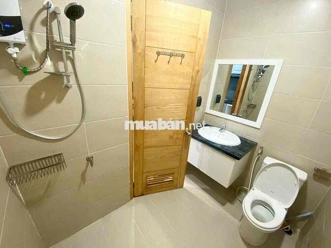 Cho thuê căn hộ tone gỗ ban công lớn gần ngã 6 lý thái tổ ngay Quận 10