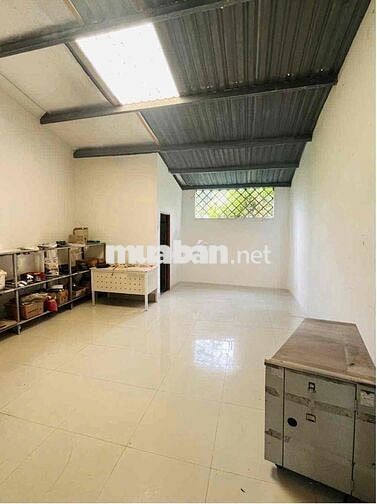 Nhà 2 lầu full nội thất KDC 586