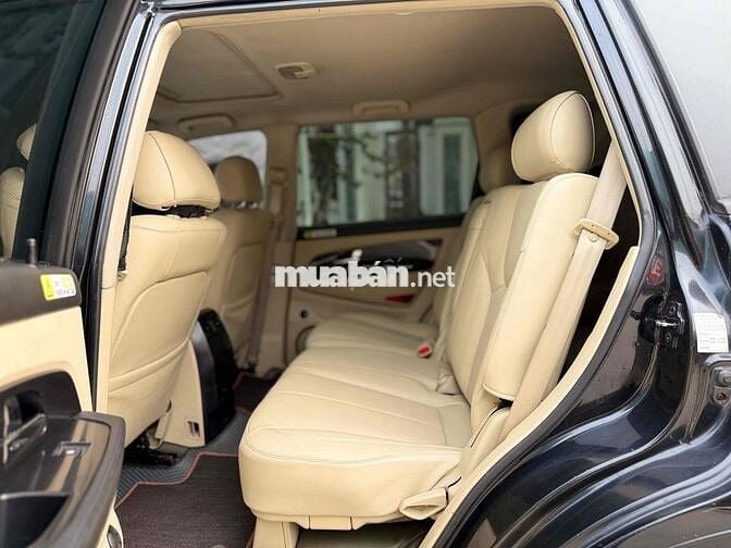SsangYong Rexton 4x4 Dầu Đen 7 chỗ Tự động