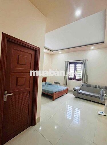Nhà 2 lầu full nội thất KDC 586