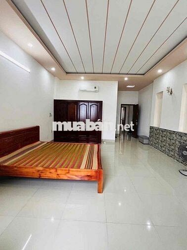 Nhà 2 lầu full nội thất KDC 586