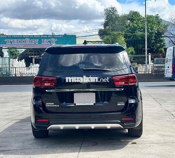 KIA Sedona 2018 full dầu Đen 7 chỗ