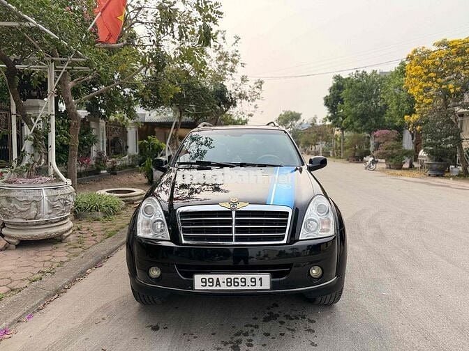 SsangYong Rexton 4x4 Dầu Đen 7 chỗ Tự động