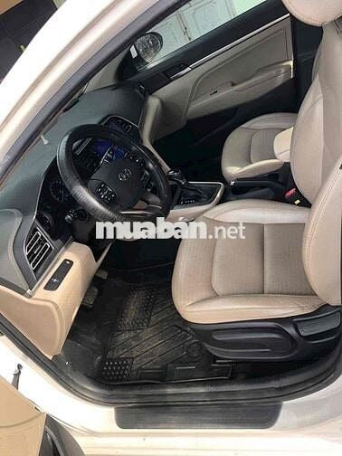 Hyundai Elantra 2021 Trắng 5 chỗ