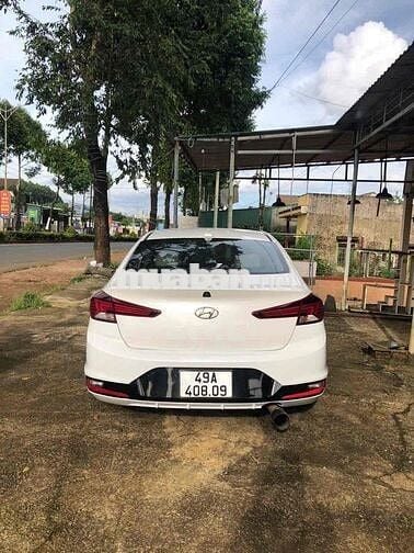 Hyundai Elantra 2021 Trắng 5 chỗ