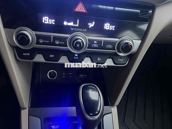 Hyundai Elantra 2021 Trắng 5 chỗ