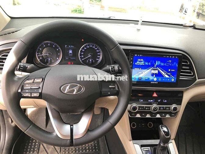Hyundai Elantra 2021 Trắng 5 chỗ