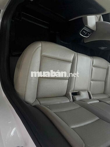 Hyundai Elantra 2021 Trắng 5 chỗ