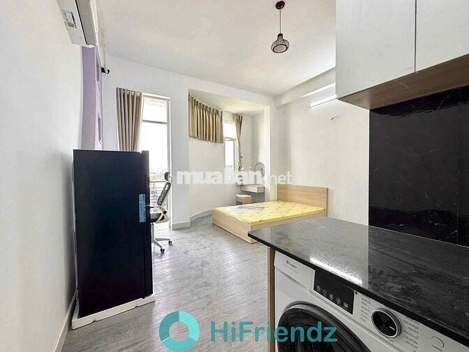 phòng full nội thất, có bancol