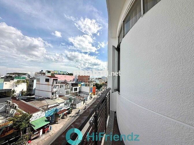 phòng full nội thất, có bancol