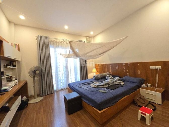Bán nhà phố Xuân Diệu 72m2, lô góc, gần hồ, cho thuê tốt, ở luôn