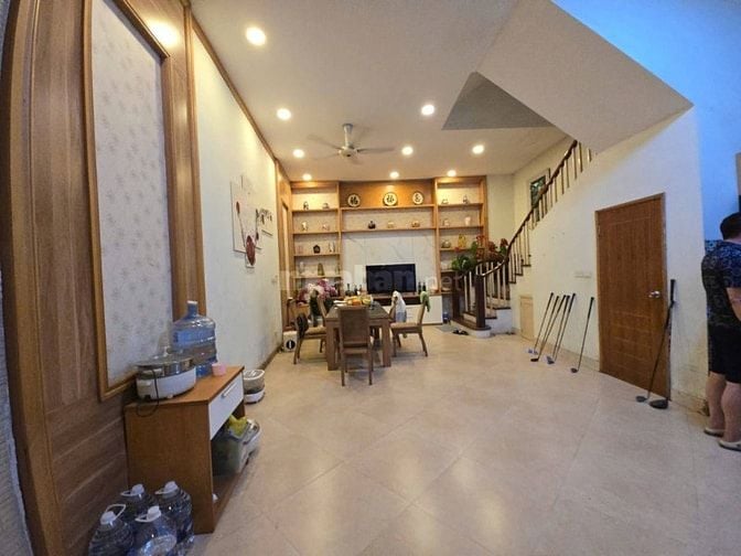Bán nhà phố Xuân Diệu 72m2, lô góc, gần hồ, cho thuê tốt, ở luôn