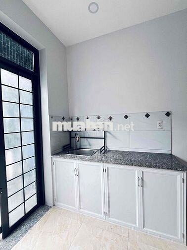 PHÒNG MỚI DƯỚI TRỆT - CÓ SÂN TRƯỚC RIÊNG