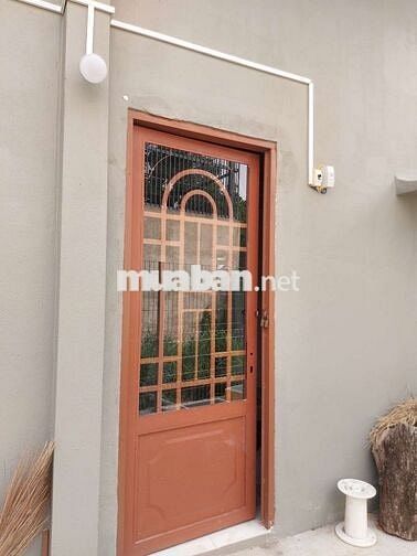 cho thuê phòng dt 25m2, mặt tiền đường 10m, gần chợ Hóc Môn