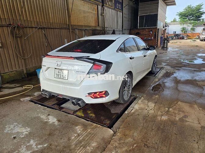 Honda Civic 2019 Trắng Thái Lan 5 chỗ