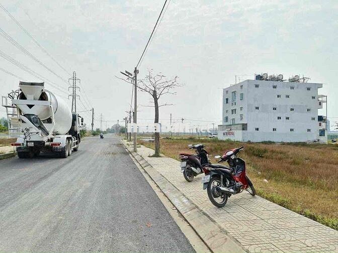 chính chủ bán  ĐỨC HOÀ GIÁP TPHCM MẶT TIỀN SÔNG GIẢM GIÁ CHI HƠN 1 TỶ