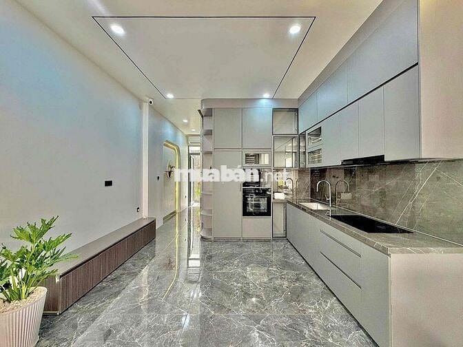Nhà Mới Có Thang Máy, Cạnh Cao Ốc Botanic, Quận Phú Nhuận