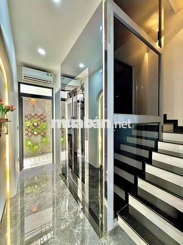 Nhà Mới Có Thang Máy, Cạnh Cao Ốc Botanic, Quận Phú Nhuận