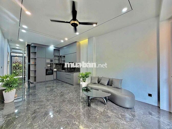 Nhà Mới Có Thang Máy, Cạnh Cao Ốc Botanic, Quận Phú Nhuận