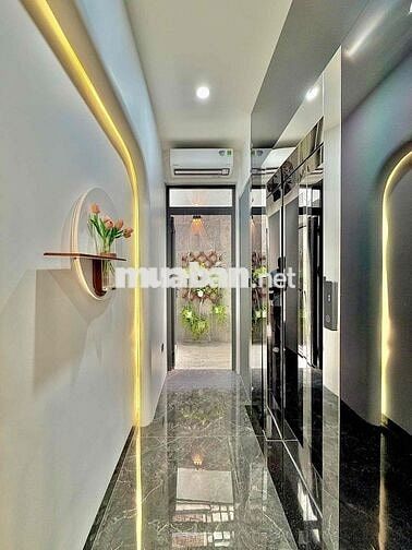 Nhà Mới Có Thang Máy, Cạnh Cao Ốc Botanic, Quận Phú Nhuận