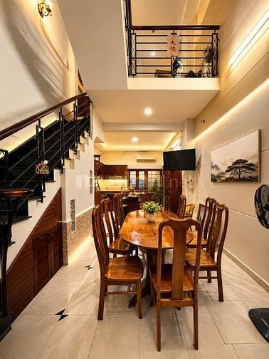Chính chủ cho thuê nhà nguyên căn cạnh Nguyễn Văn Cừ Q.5 - 4m x 16m
