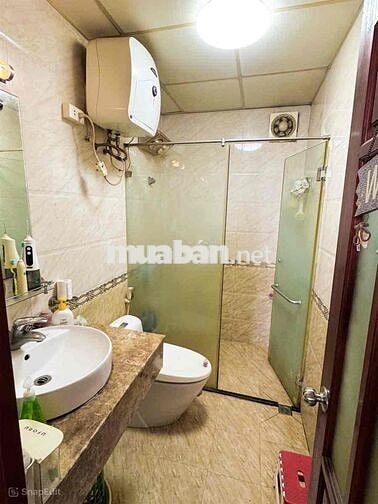 Cần bán gấp chung cư 183 Hoàng Văn Thái, tầng trung, view thoáng 62m2