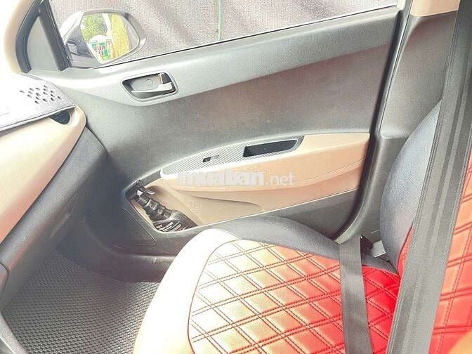 Hyundai Grand i10 Số sàn Bạc 5 chỗ