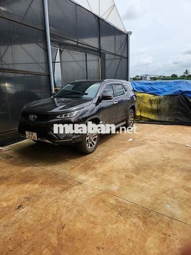 Toyota Fortuner Đen Xe gầm cao