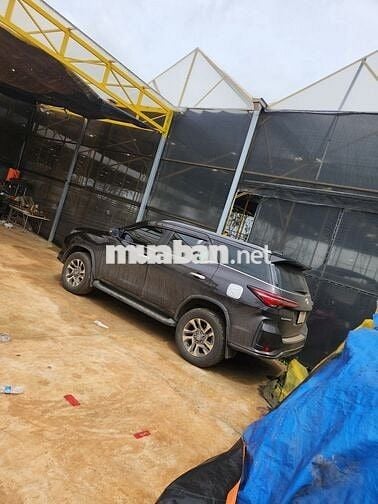 Toyota Fortuner Đen Xe gầm cao