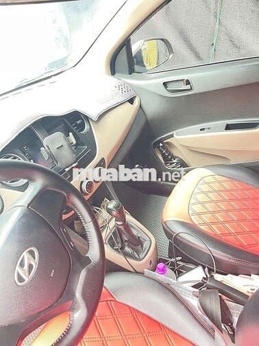 Hyundai Grand i10 Số sàn Bạc 5 chỗ