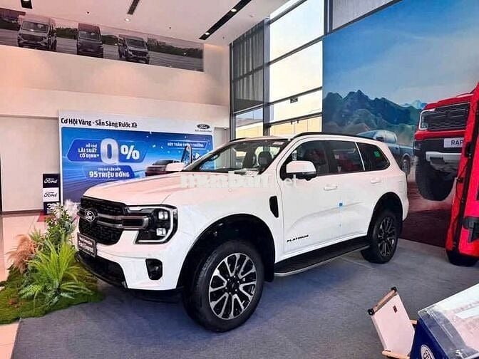 Ford Everest Platinum, 2 cầu, xe gia đình, 7 chỗ