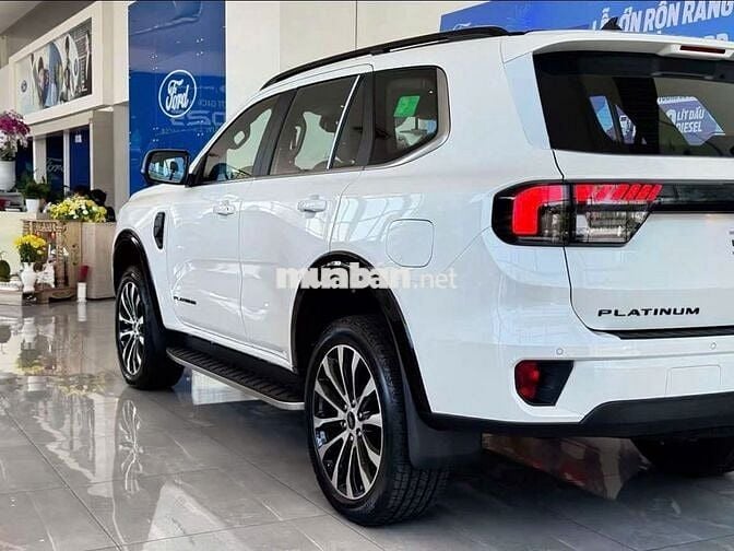Ford Everest Platinum, 2 cầu, xe gia đình, 7 chỗ
