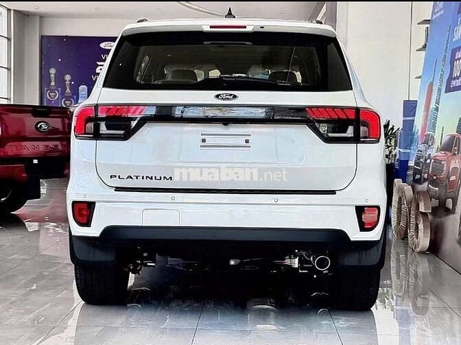 Ford Everest Platinum, 2 cầu, xe gia đình, 7 chỗ