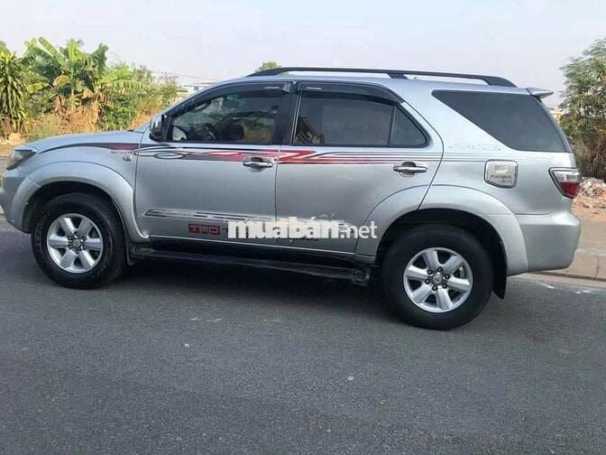 Toyota Fortuner V 2009 số tự động máy xăng 2 cầu