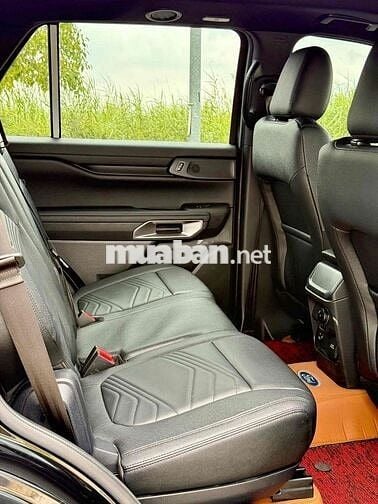 Bán FORD EVEREST TITANIUM 4x2 2023 ĐEN Hỗ trợ vay