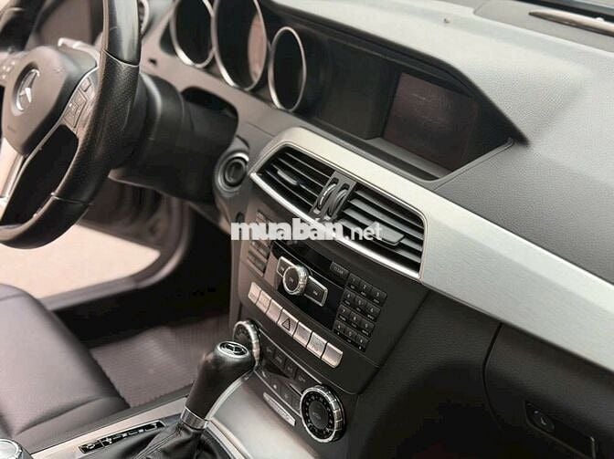 Mercedes-Benz C200 2012 Đen
