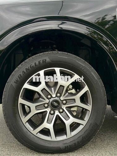 Bán FORD EVEREST TITANIUM 4x2 2023 ĐEN Hỗ trợ vay