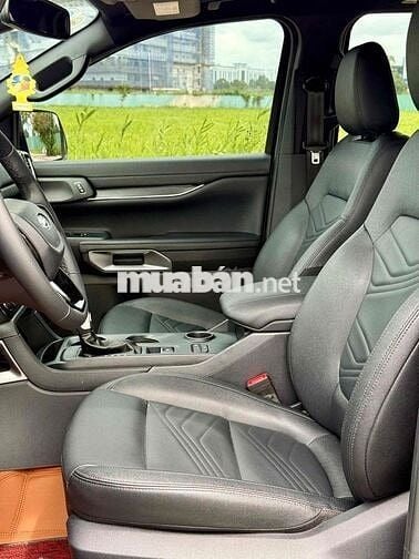 Bán FORD EVEREST TITANIUM 4x2 2023 ĐEN Hỗ trợ vay