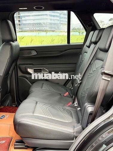Bán FORD EVEREST TITANIUM 4x2 2023 ĐEN Hỗ trợ vay