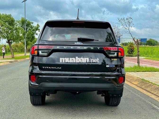 Bán FORD EVEREST TITANIUM 4x2 2023 ĐEN Hỗ trợ vay