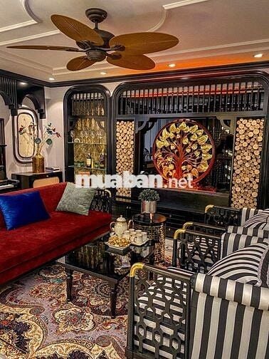 Nhà cực đẹp con phố vip Hoàng Cầu - Gara 7 tầng NT dát vàng  >20tỷ