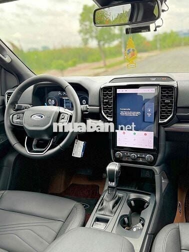 Bán FORD EVEREST TITANIUM 4x2 2023 ĐEN Hỗ trợ vay